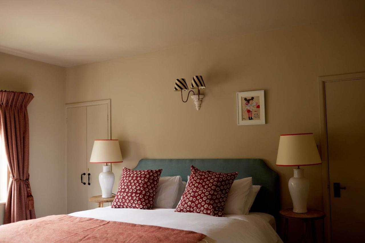 The Queen'S Head Broad Chalke Bagian luar foto