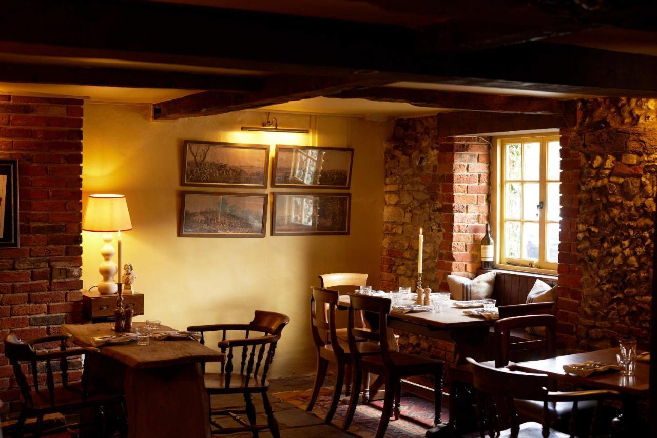 The Queen'S Head Broad Chalke Bagian luar foto
