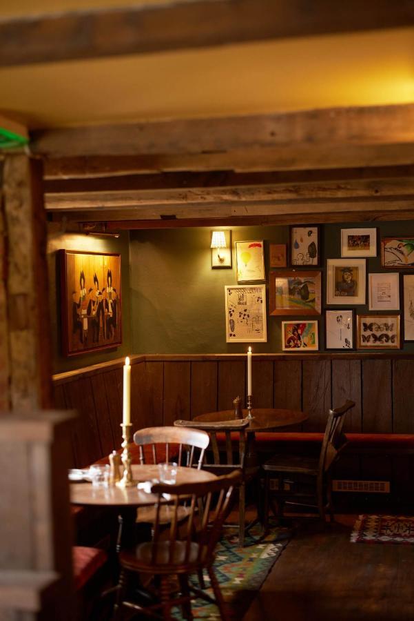 The Queen'S Head Broad Chalke Bagian luar foto