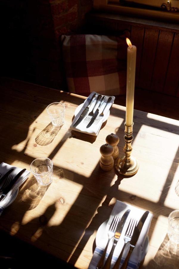 The Queen'S Head Broad Chalke Bagian luar foto