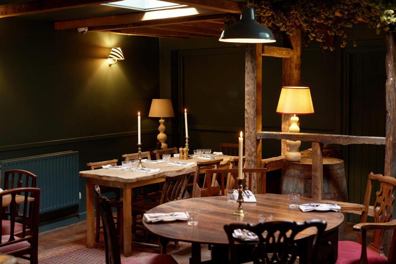 The Queen'S Head Broad Chalke Bagian luar foto