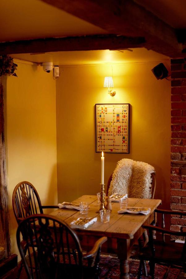 The Queen'S Head Broad Chalke Bagian luar foto