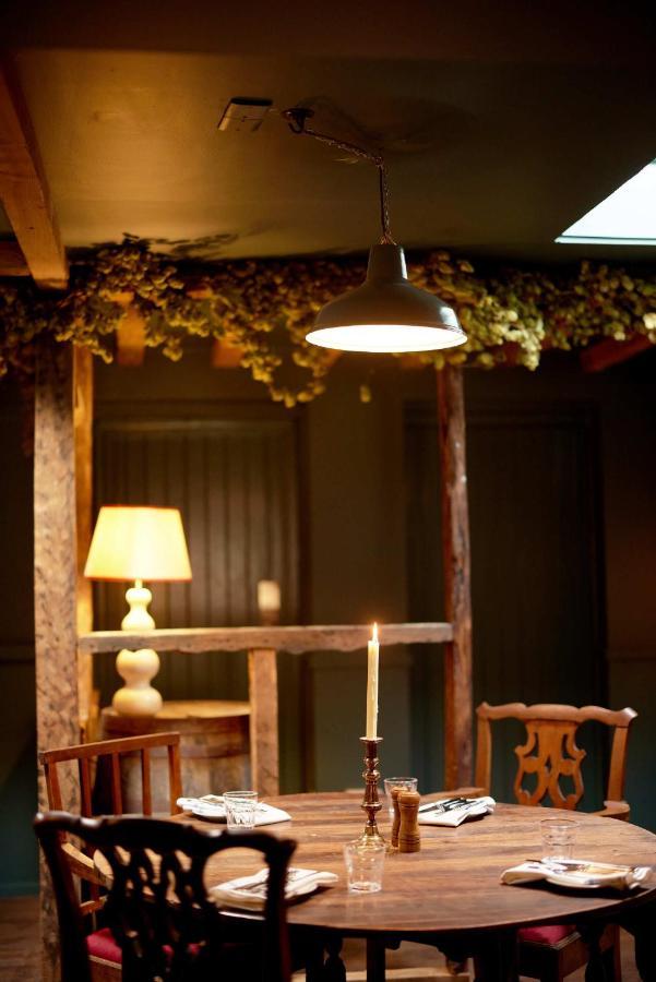 The Queen'S Head Broad Chalke Bagian luar foto